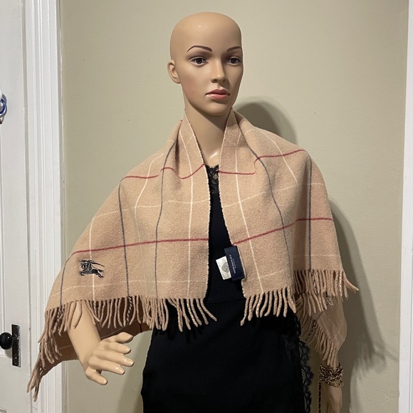 Burberry London Plaid Lap Cover - Picture 8 of 8